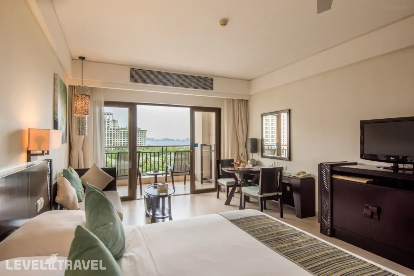 фотографии номера Делюкс с видом на море отеля Howard Johnson Resort в Китай(Санья) - фото №1