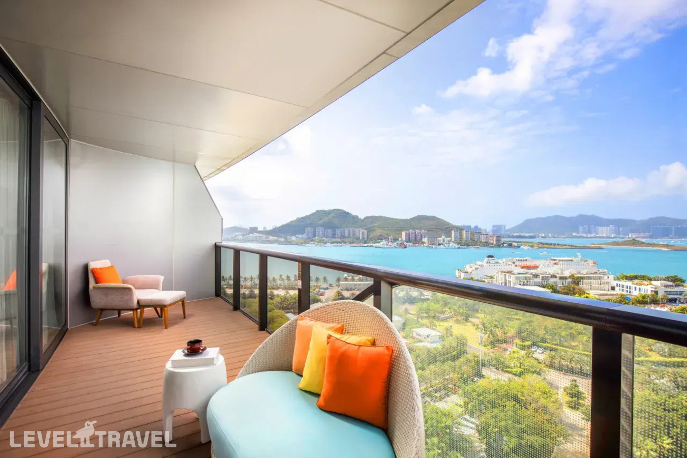 фотографии номера Семейный люкс с видом на море (2 спальни) отеля Phoenix Island Resort Sanya в Китай(Санья) - фото №6