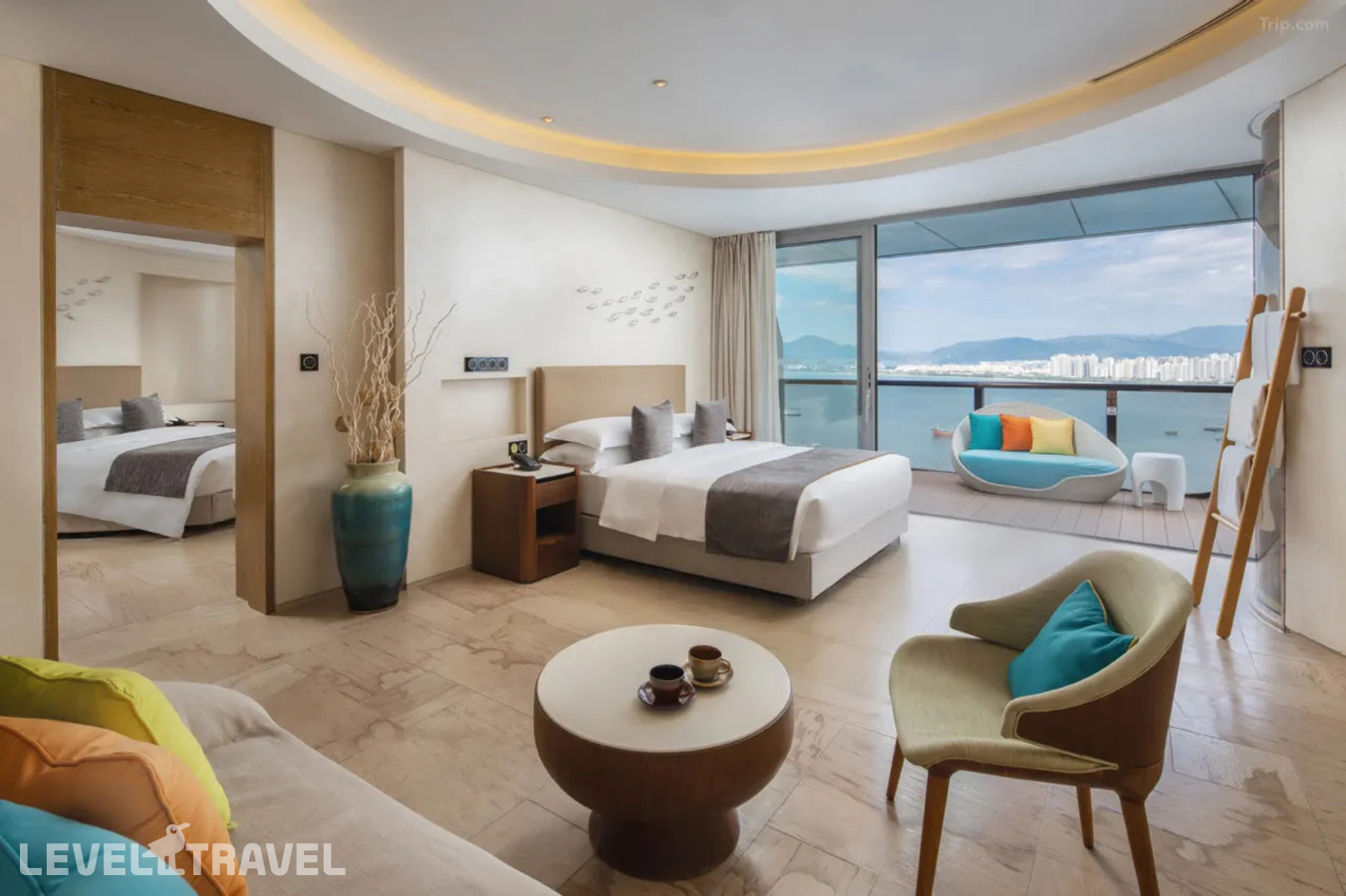 фотографии номера Панорамный люкс с видом на океан отеля Phoenix Island Resort Sanya в Китай(Санья) - фото №2