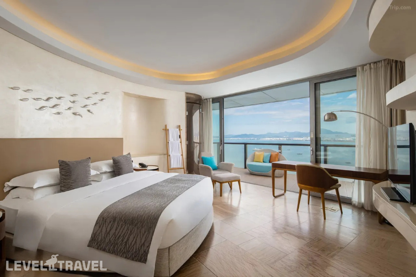 фотографии номера Панорамный люкс с видом на океан отеля Phoenix Island Resort Sanya в Китай(Санья) - фото №1
