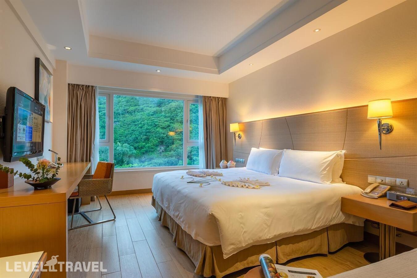 фотографии номера Делюкс с видом на горы отеля Ocean View Resort Yalong Bay (Ex.Narada Sanya Yalong Bay) в Китай(Ялонг Бэй) - фото №1