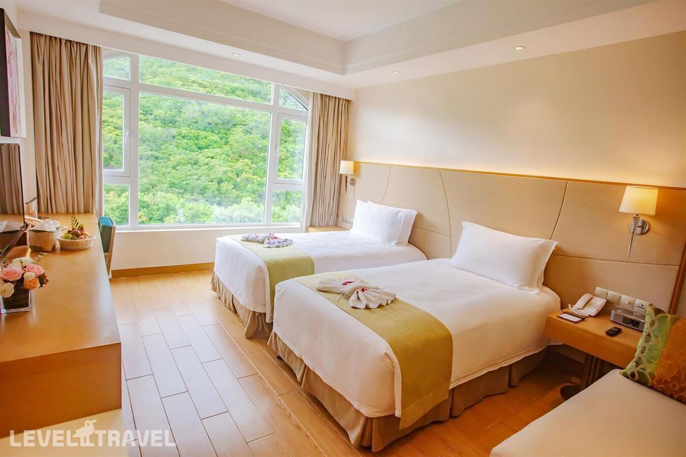 фотографии номера Делюкс с видом на горы (две односпальные кровати) отеля Ocean View Resort Yalong Bay (Ex.Narada Sanya Yalong Bay) в Китай(Ялонг Бэй) - фото №1