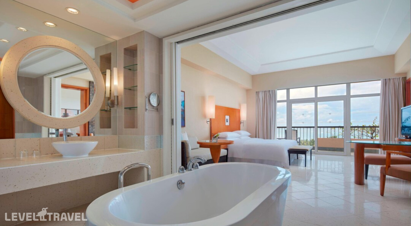 фотографии номера Люкс с видом на море отеля Sheraton Sanya Resort в Китай(Ялонг Бэй) - фото №1