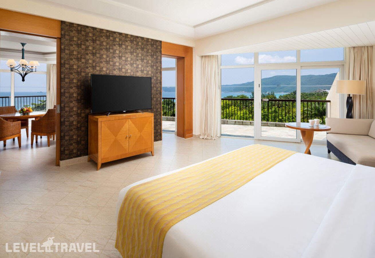 фотографии номера Суперлюкс с видом на море отеля Sheraton Sanya Resort в Китай(Ялонг Бэй) - фото №1