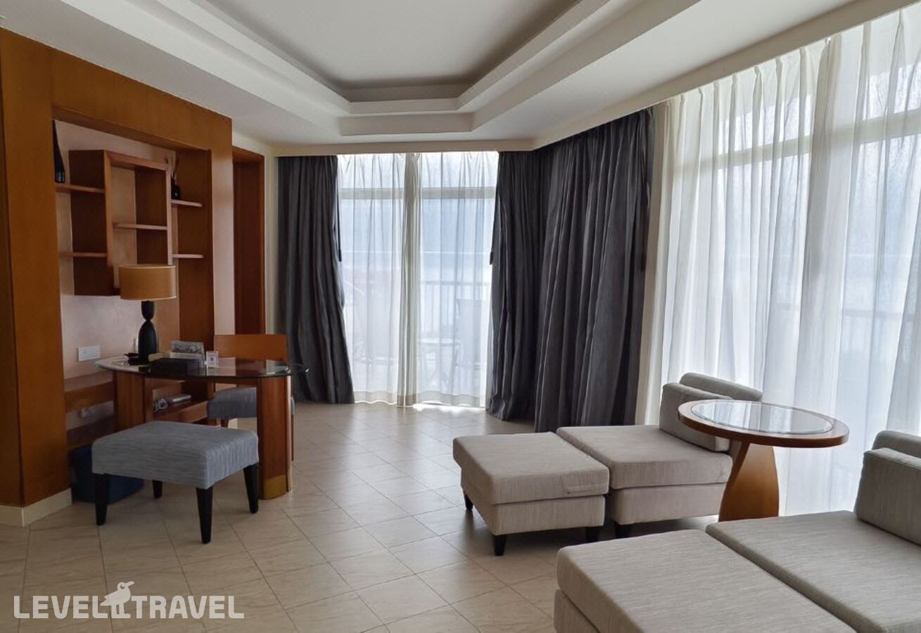 фотографии номера Суперлюкс с видом на море отеля Sheraton Sanya Resort в Китай(Ялонг Бэй) - фото №4