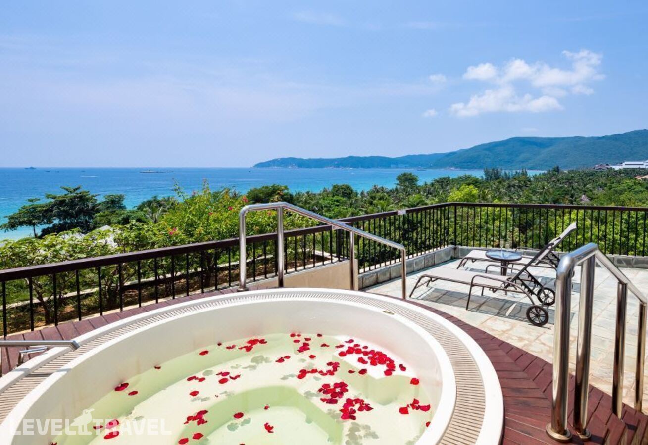 фотографии номера Суперлюкс с видом на море отеля Sheraton Sanya Resort в Китай(Ялонг Бэй) - фото №6