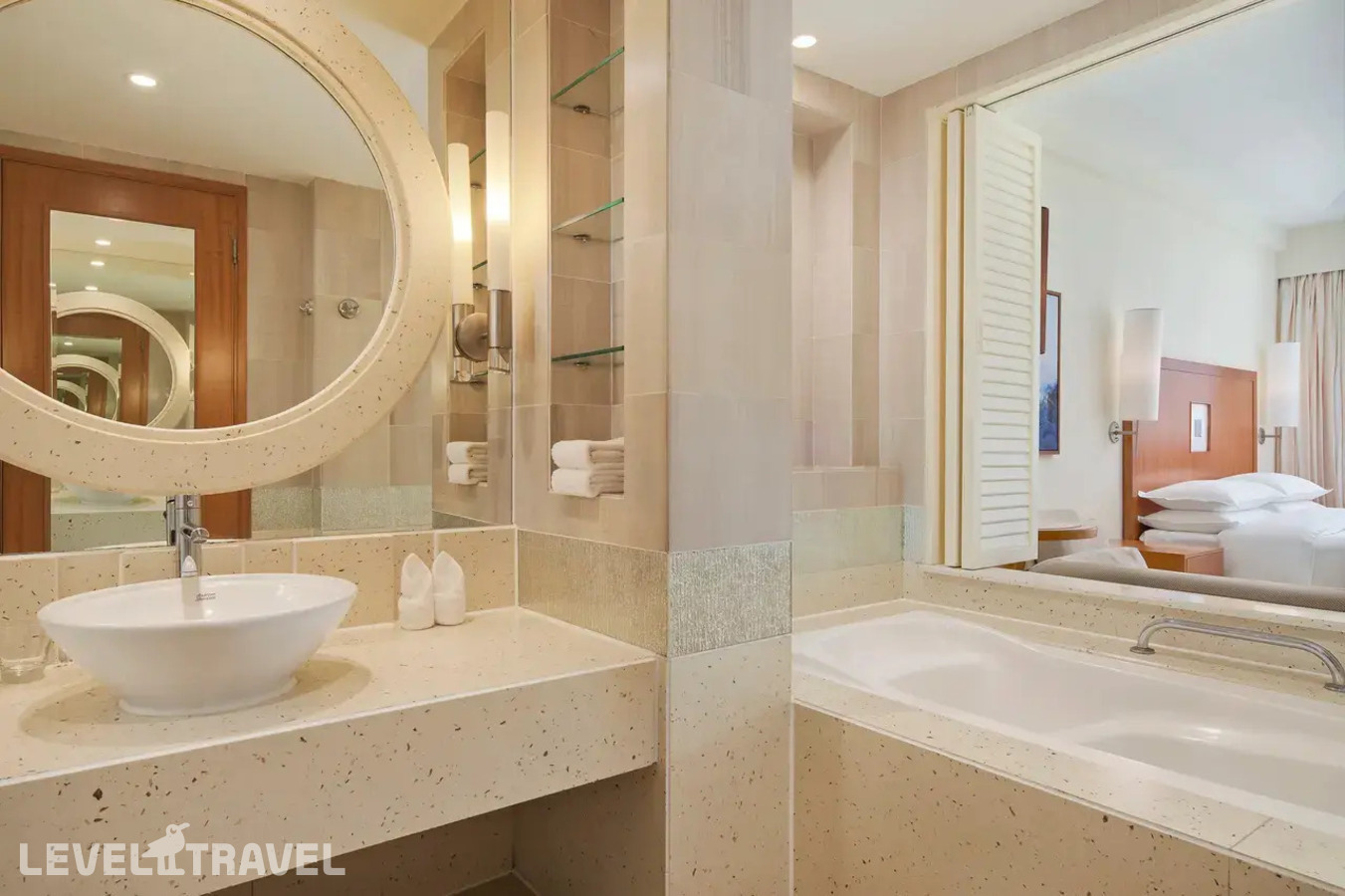 фотографии номера Делюкс с частичным видом на море отеля Sheraton Sanya Resort в Китай(Ялонг Бэй) - фото №3