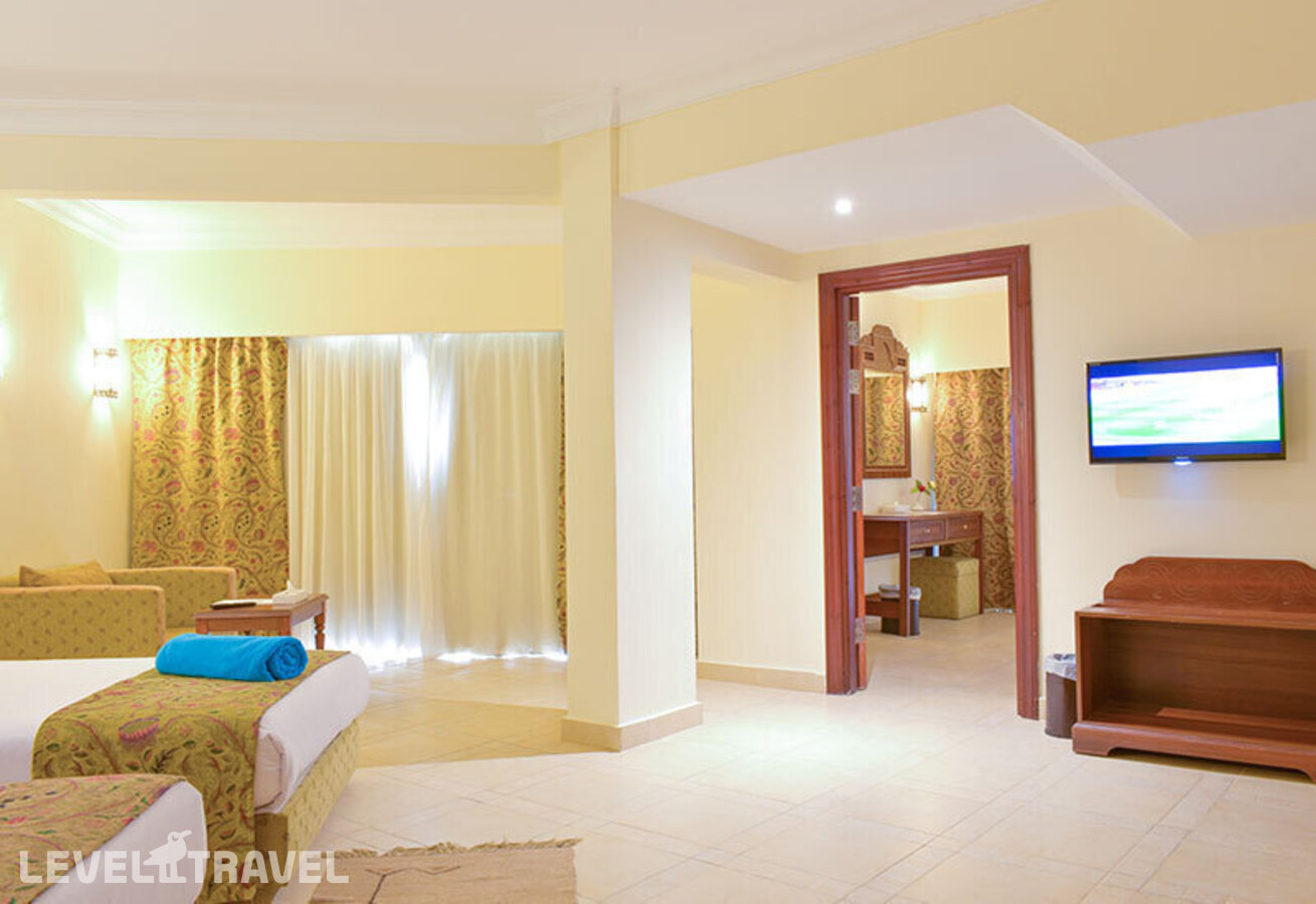 фотографии номера Семейный с видом на горы отеля Jasmine Palace Resort & Spa в Египет(Хургада (город)) - фото №1