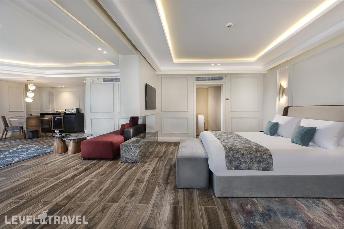 фотографии номера Люкс королевский с видом на море отеля V Hotel - Sharm El Sheikh (Ex. Pyramisa Beach Resort) в Египет(Шаркс Бэй) - фото №2