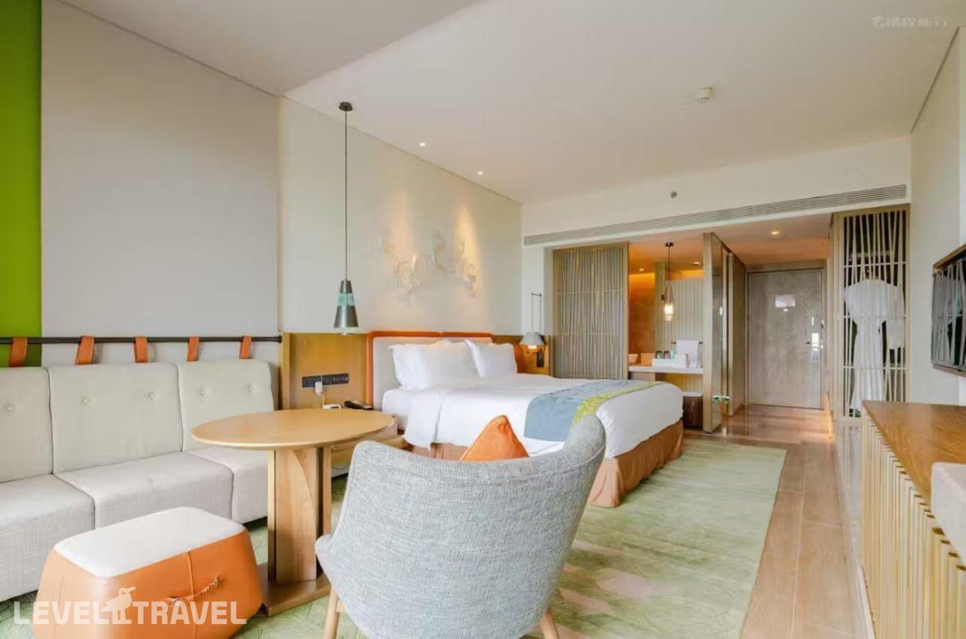 фотографии номера Делюкс с видом на океан (верхние этажи) отеля Holiday Inn Sanya Bay в Китай(Санья) - фото №2