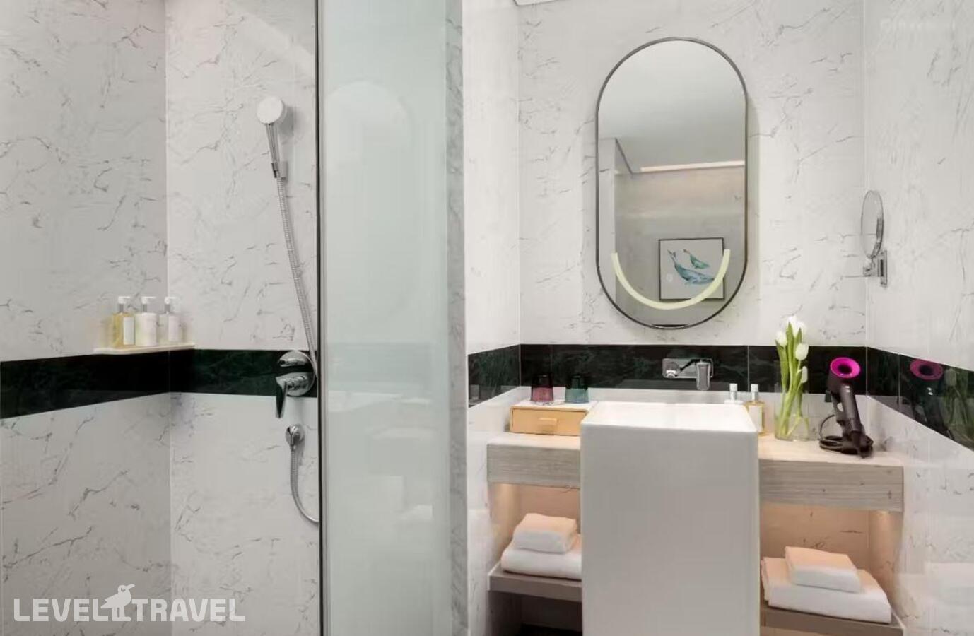 фотографии номера Делюкс с видом на океан (верхние этажи) отеля Holiday Inn Sanya Bay в Китай(Санья) - фото №8