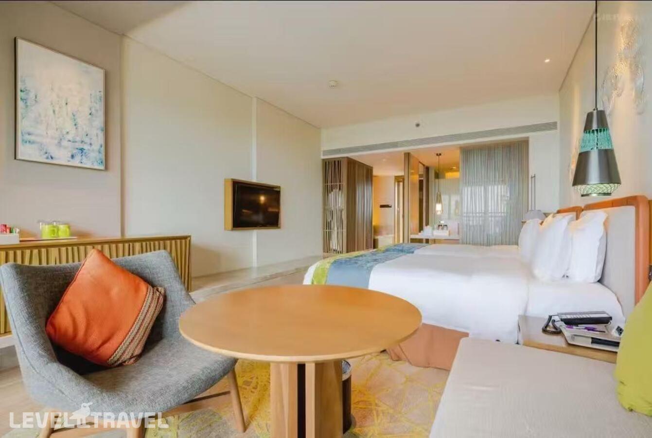 фотографии номера Делюкс с видом на океан (верхние этажи, две кровати) отеля Holiday Inn Sanya Bay в Китай(Санья) - фото №2