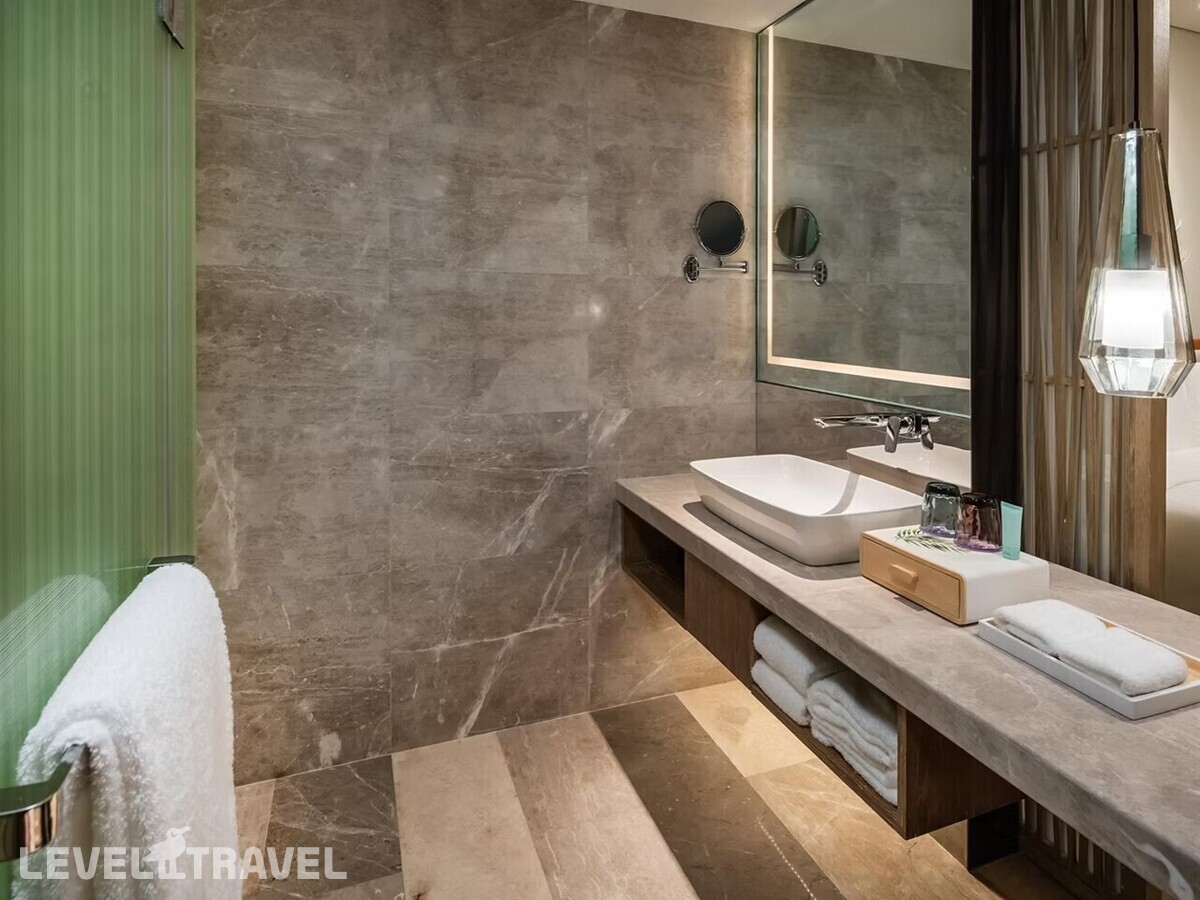 фотографии номера Премиум с видом на океан (верхние этажи, две кровати) отеля Holiday Inn Sanya Bay в Китай(Санья) - фото №3