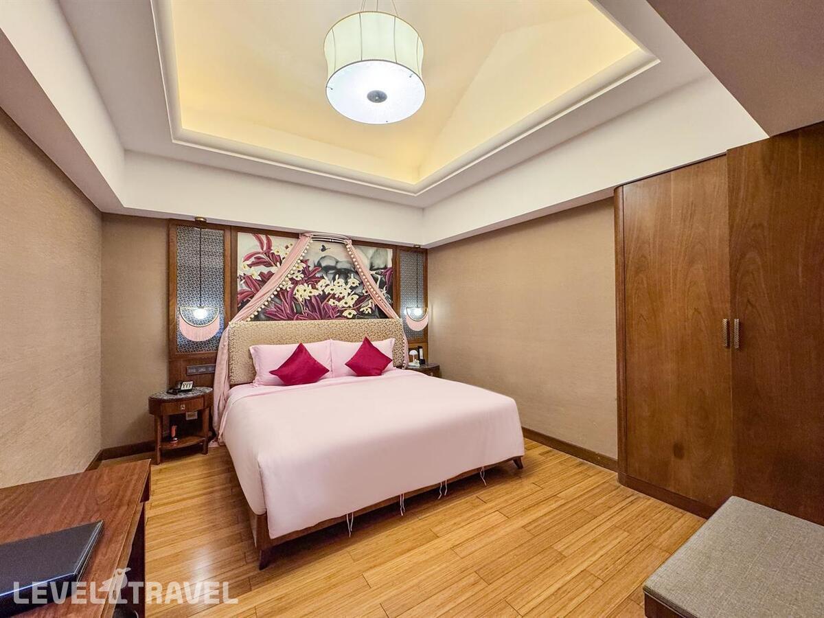 фотографии номера Люкс двухэтажный с видом на горы (2 спальни) отеля Four Season Ocean Courtyard Hotel в Китай(Дадунхай Бэй) - фото №3