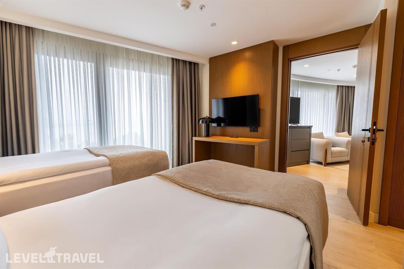 фотографии номера Семейный люкс с видом на море отеля Beks Premium Resort & Spa в Турция(Кушадасы) - фото №2