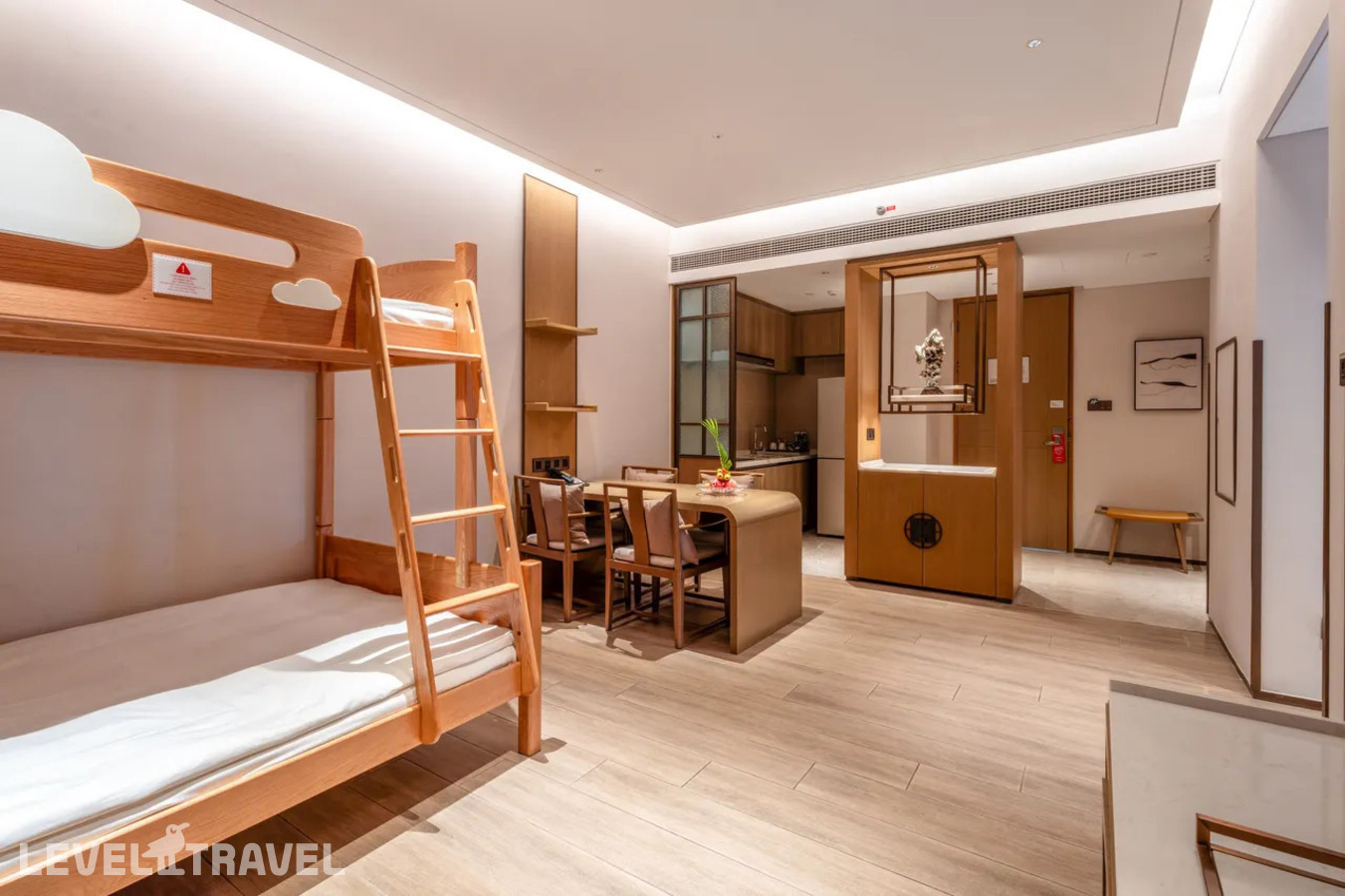 фотографии номера Семейный люкс с видом на горы отеля Holiday Inn Hotel And Suites Sanya Yalong Bay, An Ihg Hotel в Китай(Санья) - фото №2