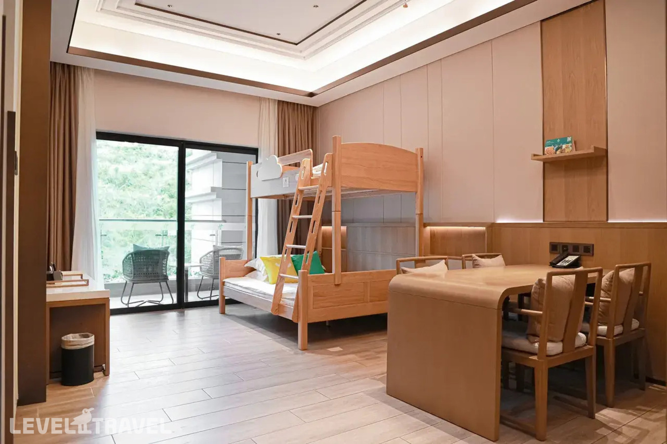 фотографии номера Семейный люкс с видом на горы отеля Holiday Inn Hotel And Suites Sanya Yalong Bay, An Ihg Hotel в Китай(Санья) - фото №3