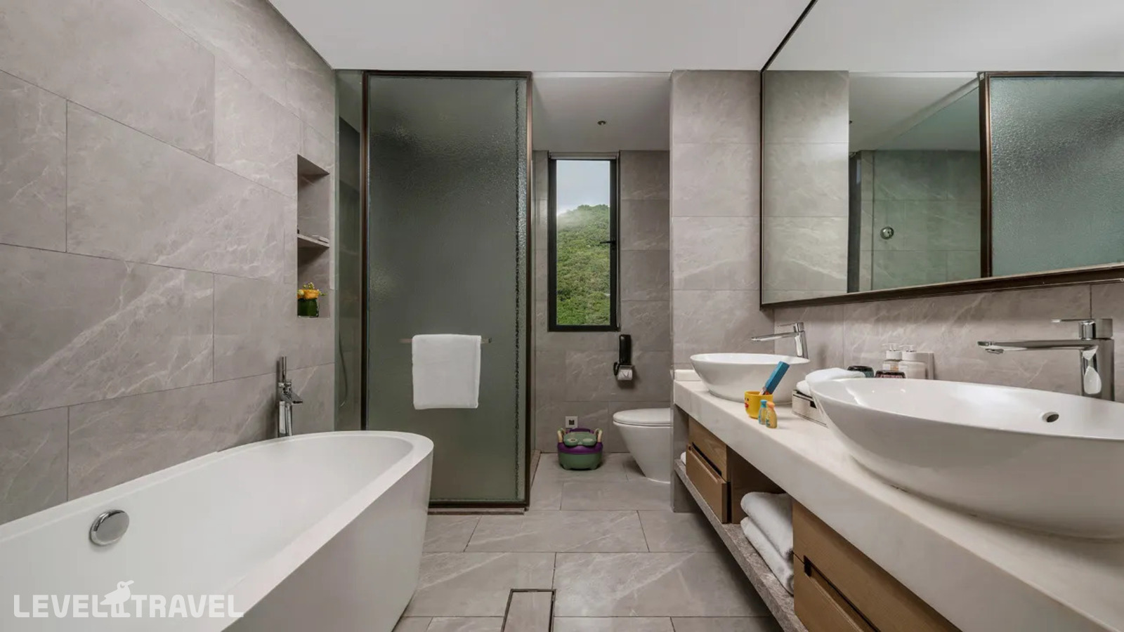 фотографии номера Семейный люкс с видом на горы отеля Holiday Inn Hotel And Suites Sanya Yalong Bay, An Ihg Hotel в Китай(Санья) - фото №4