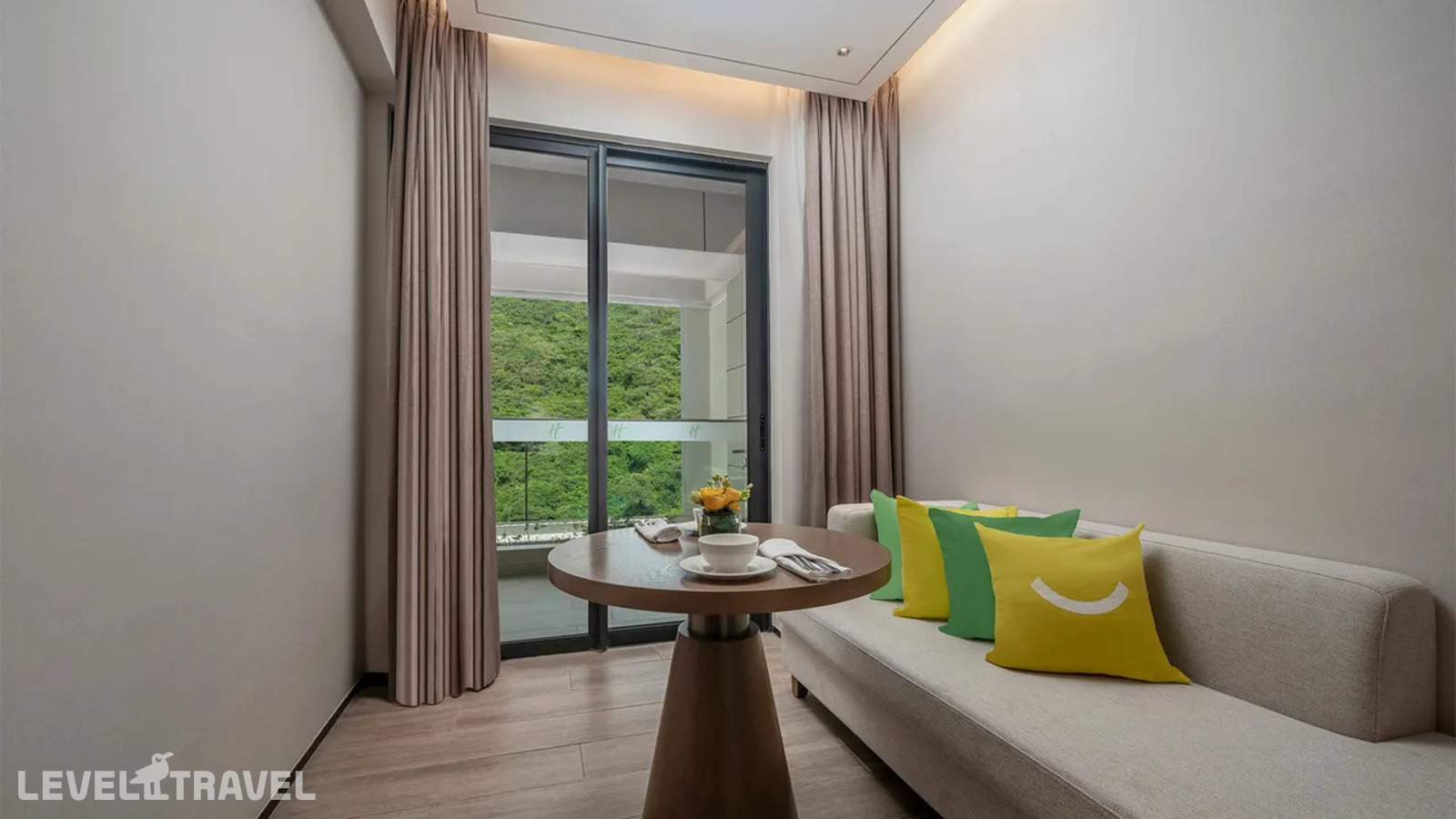 фотографии номера Четырёхместный люкс с видом на горы отеля Holiday Inn Hotel And Suites Sanya Yalong Bay, An Ihg Hotel в Китай(Санья) - фото №4