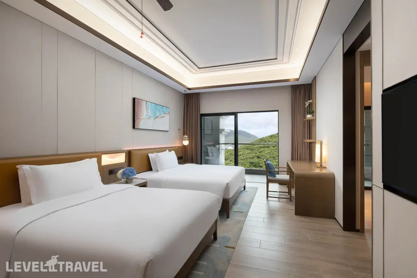 фотографии номера Четырёхместный люкс с видом на горы отеля Holiday Inn Hotel And Suites Sanya Yalong Bay, An Ihg Hotel в Китай(Санья) - фото №1