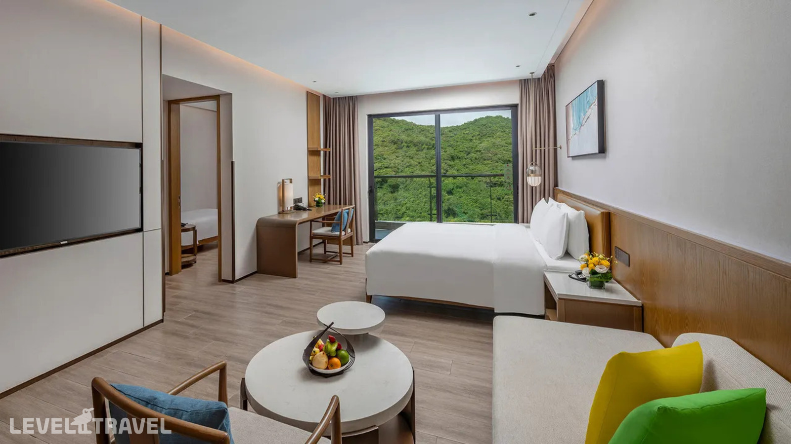 фотографии номера Трёхместный люкс с видом на горы отеля Holiday Inn Hotel And Suites Sanya Yalong Bay, An Ihg Hotel в Китай(Санья) - фото №1