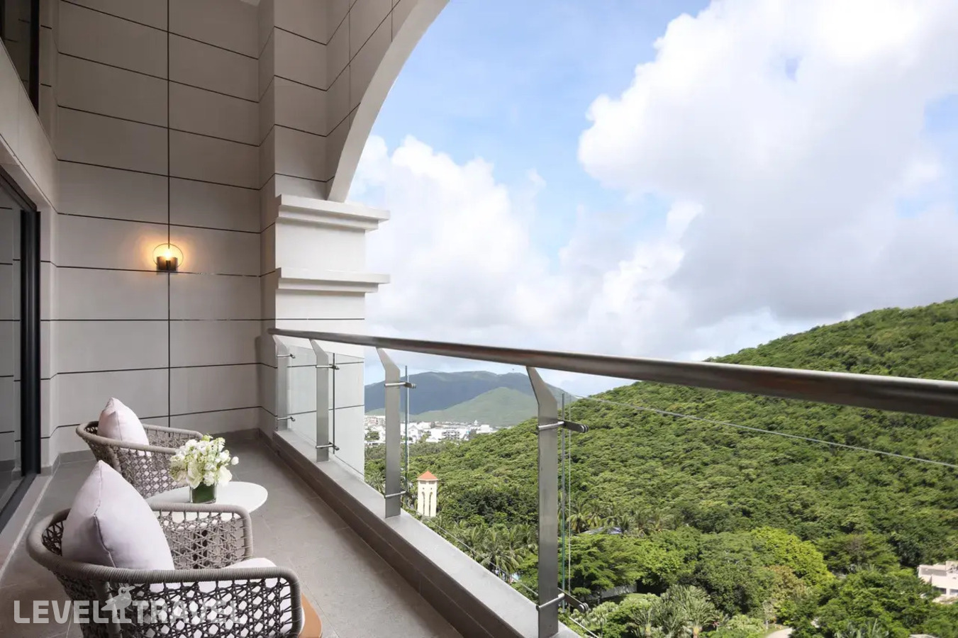 фотографии номера Трёхместный люкс с видом на горы отеля Holiday Inn Hotel And Suites Sanya Yalong Bay, An Ihg Hotel в Китай(Санья) - фото №5