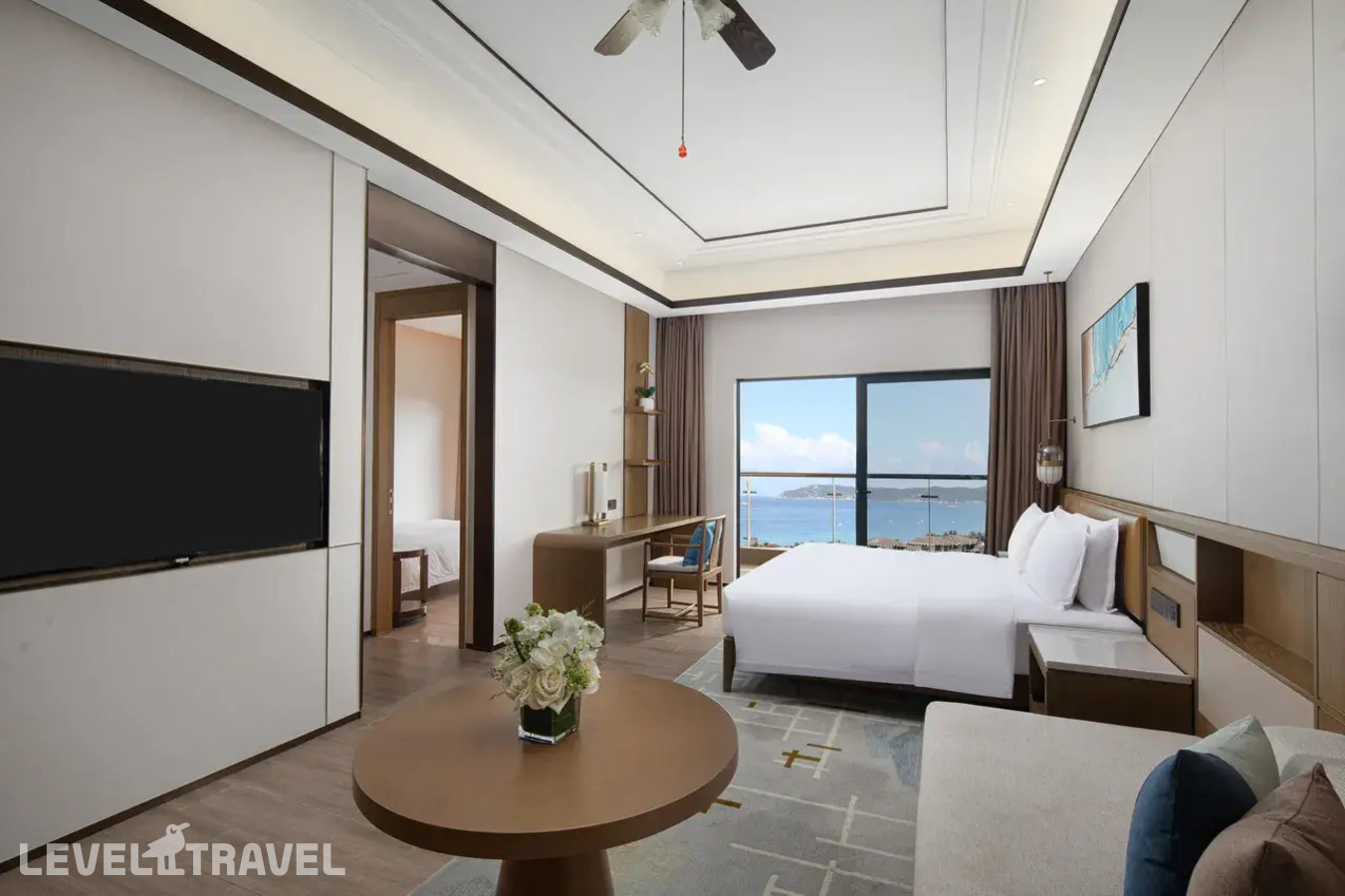 фотографии номера Трёхместный люкс с видом на океан отеля Holiday Inn Hotel And Suites Sanya Yalong Bay, An Ihg Hotel в Китай(Санья) - фото №1