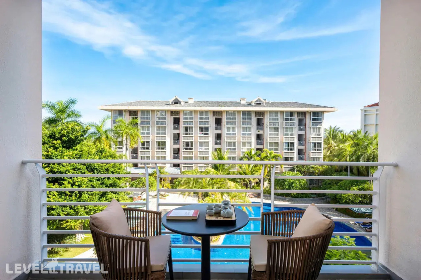 фотографии номера Улучшенный с видом на бассейн отеля Yelan Bay Resort в Китай(Санья) - фото №5