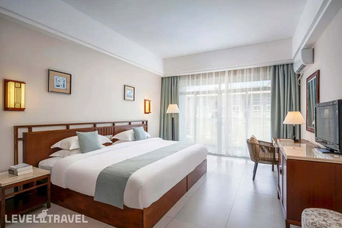 фотографии номера Улучшенный с видом на бассейн отеля Yelan Bay Resort в Китай(Санья) - фото №1