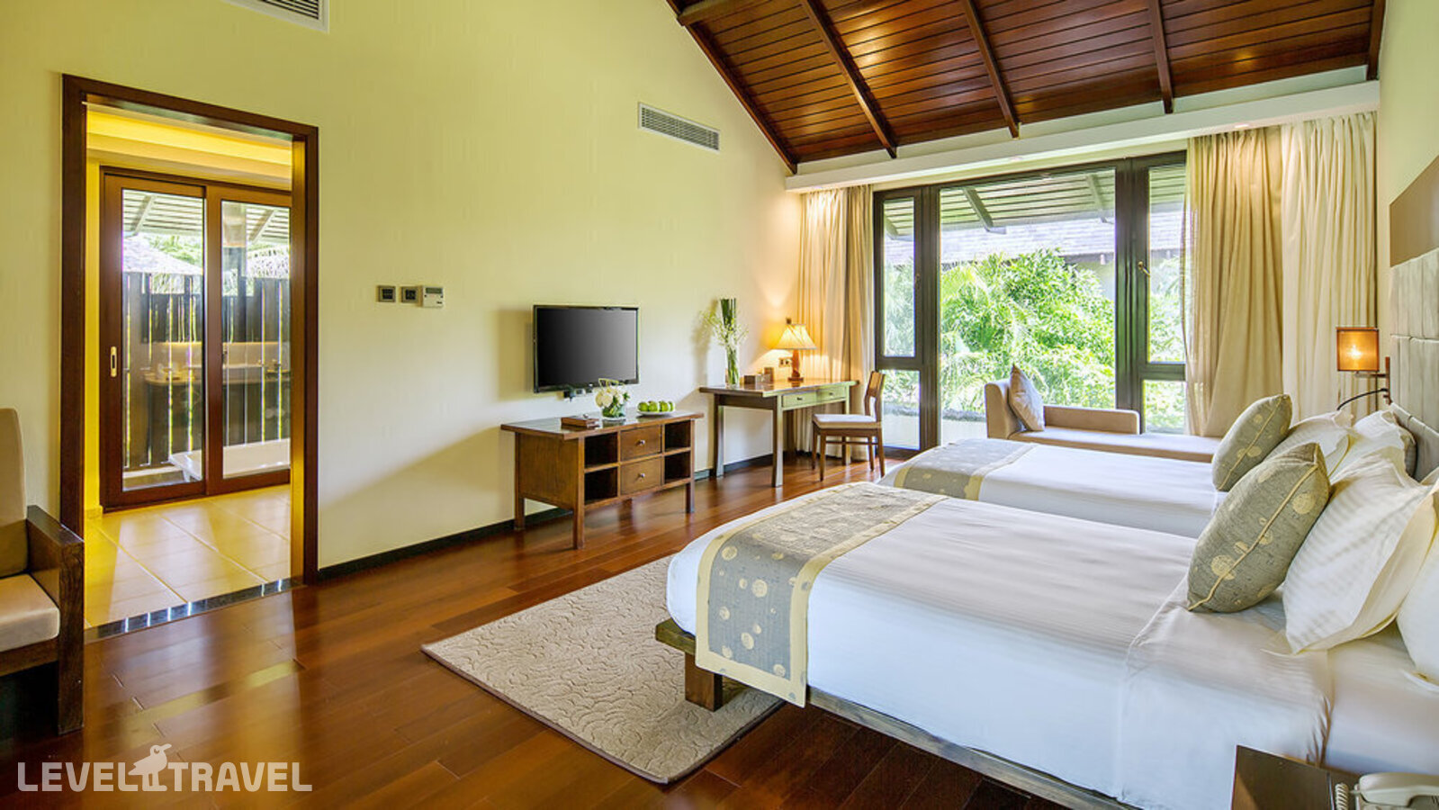 фотографии номера Представительская вилла с бассейном (4 спальни) отеля Yalong Bay Villas & Spa в Китай(Ялонг Бэй) - фото №11