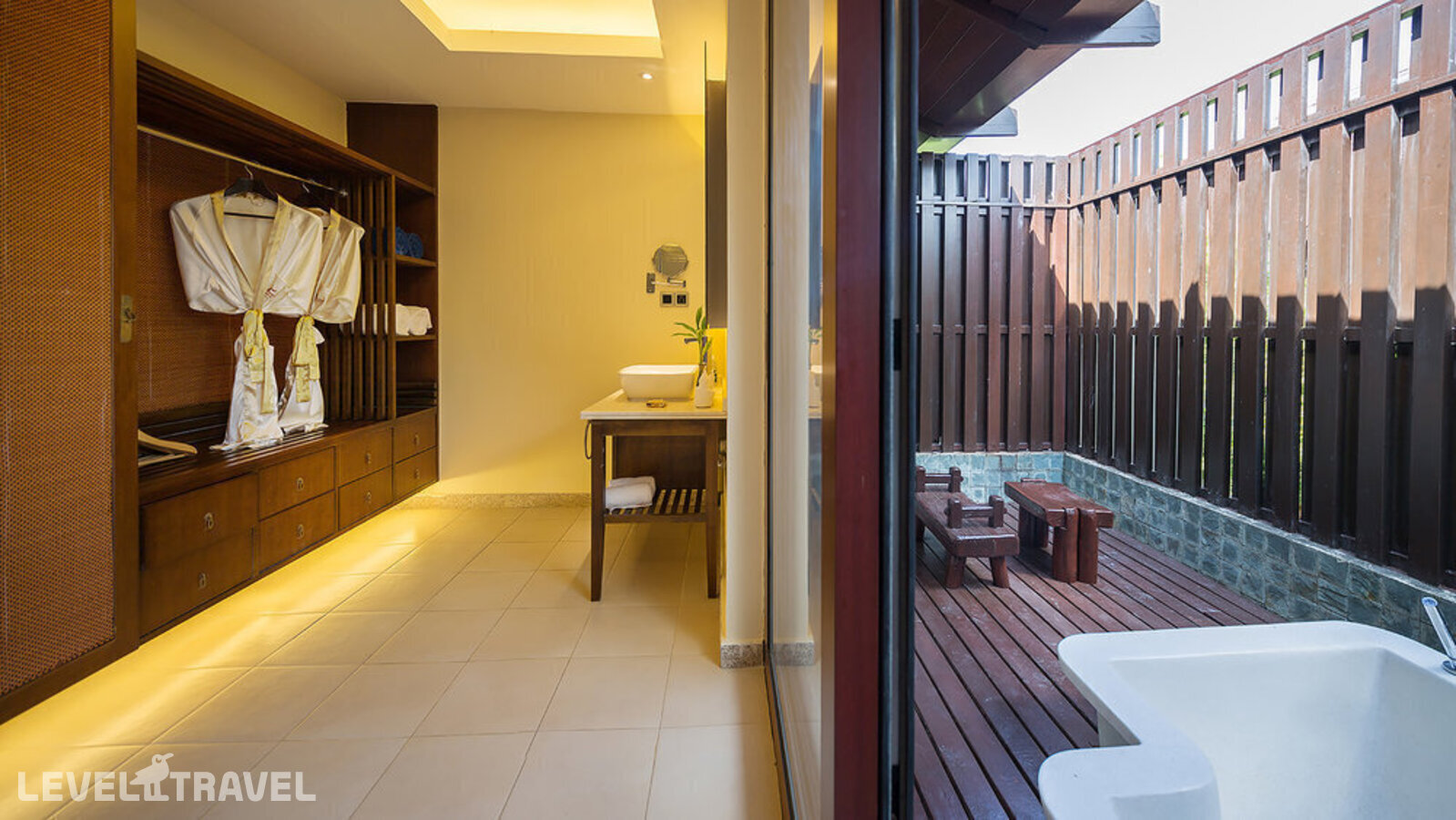 фотографии номера Представительская вилла с бассейном (4 спальни) отеля Yalong Bay Villas & Spa в Китай(Ялонг Бэй) - фото №14