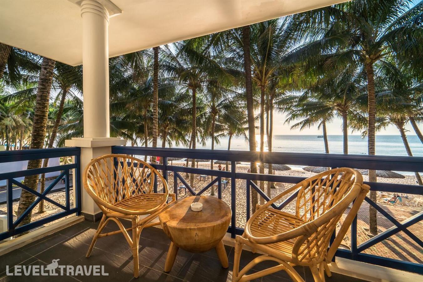 фотографии номера Делюкс с фронтальным видом на пляж отеля L'Azure Resort & Spa Phu Quoc (Ex. Sasco Blue Lagoon Resort) в Вьетнам(Фукуок) - фото №2