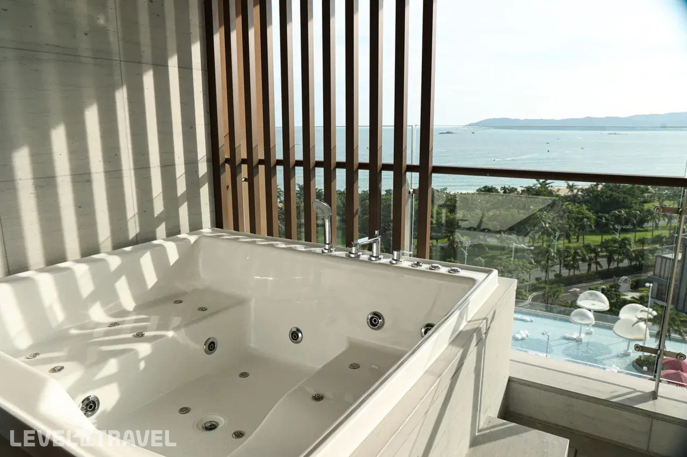 фотографии номера Люкс с панорамным видом на океан отеля Hualuxe Sanya Yalong Bay Resort в Китай(Ялонг Бэй) - фото №12