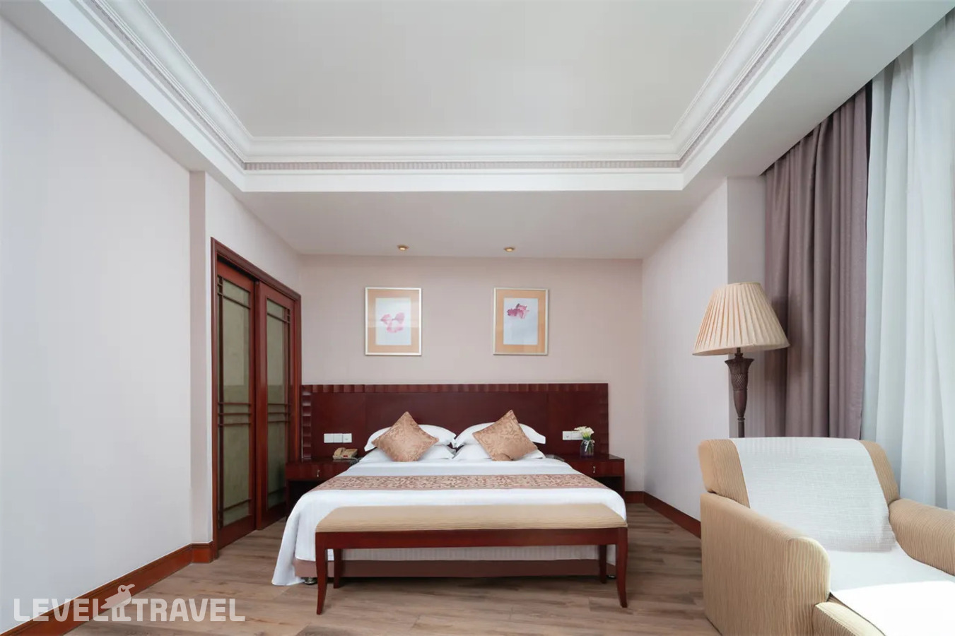 фотографии номера Делюкс Бизнес отеля Baohong Hotel (Ex.Jinjiang Baohong) в Китай(Дадунхай Бэй) - фото №1