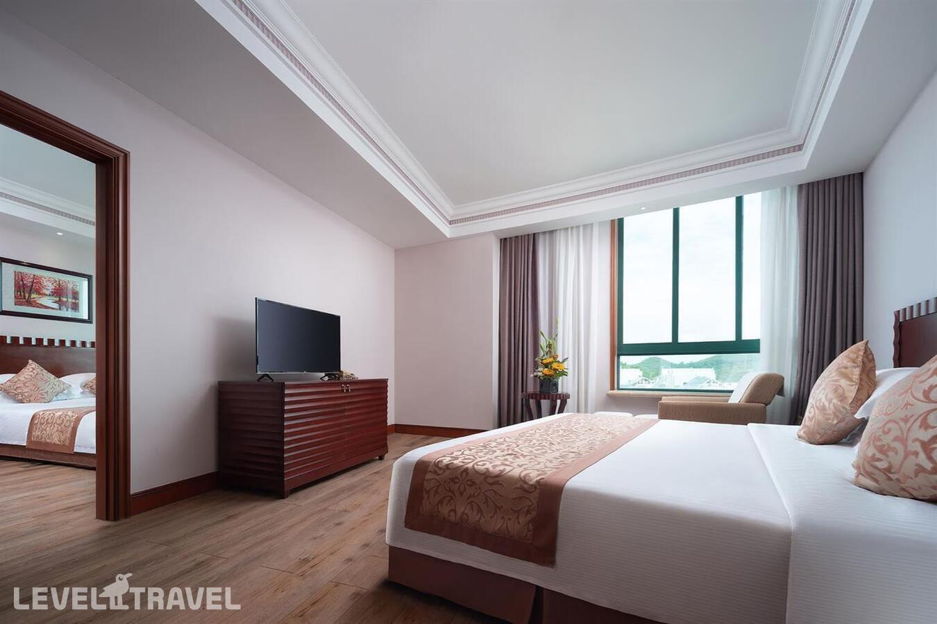 фотографии номера Семейный делюкс отеля Baohong Hotel (Ex.Jinjiang Baohong) в Китай(Дадунхай Бэй) - фото №2