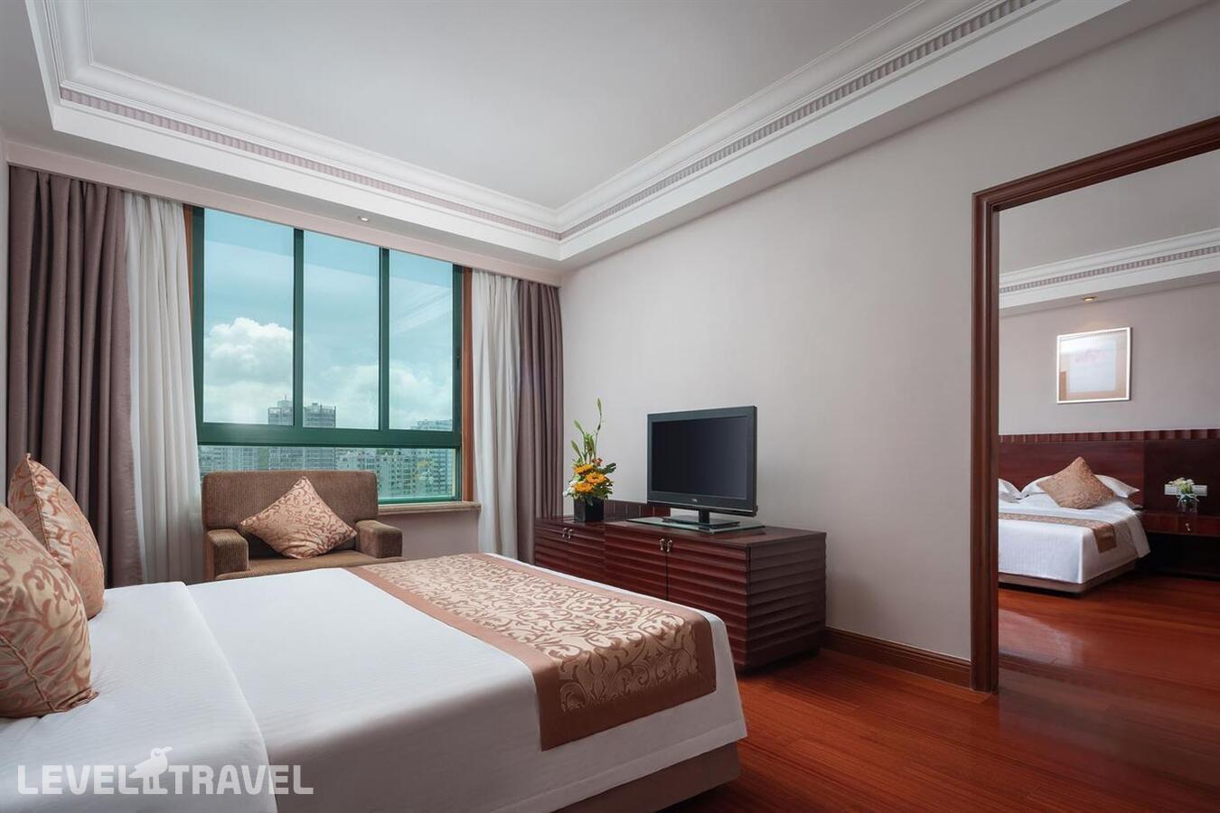 фотографии номера Семейный делюкс отеля Baohong Hotel (Ex.Jinjiang Baohong) в Китай(Дадунхай Бэй) - фото №1