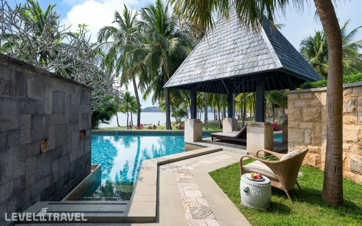 фотографии номера Стандартный номер с бассейном и видом на океан отеля Mandarin Oriental Sanya в Китай(Дадунхай Бэй) - фото №3