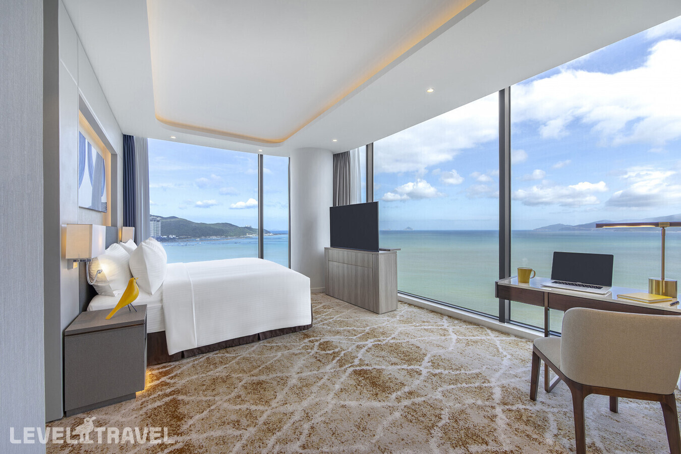 фотографии номера Люкс с видом на океан отеля Voco Scenia Bay Nha Trang By Ihg в Вьетнам(Нячанг) - фото №3