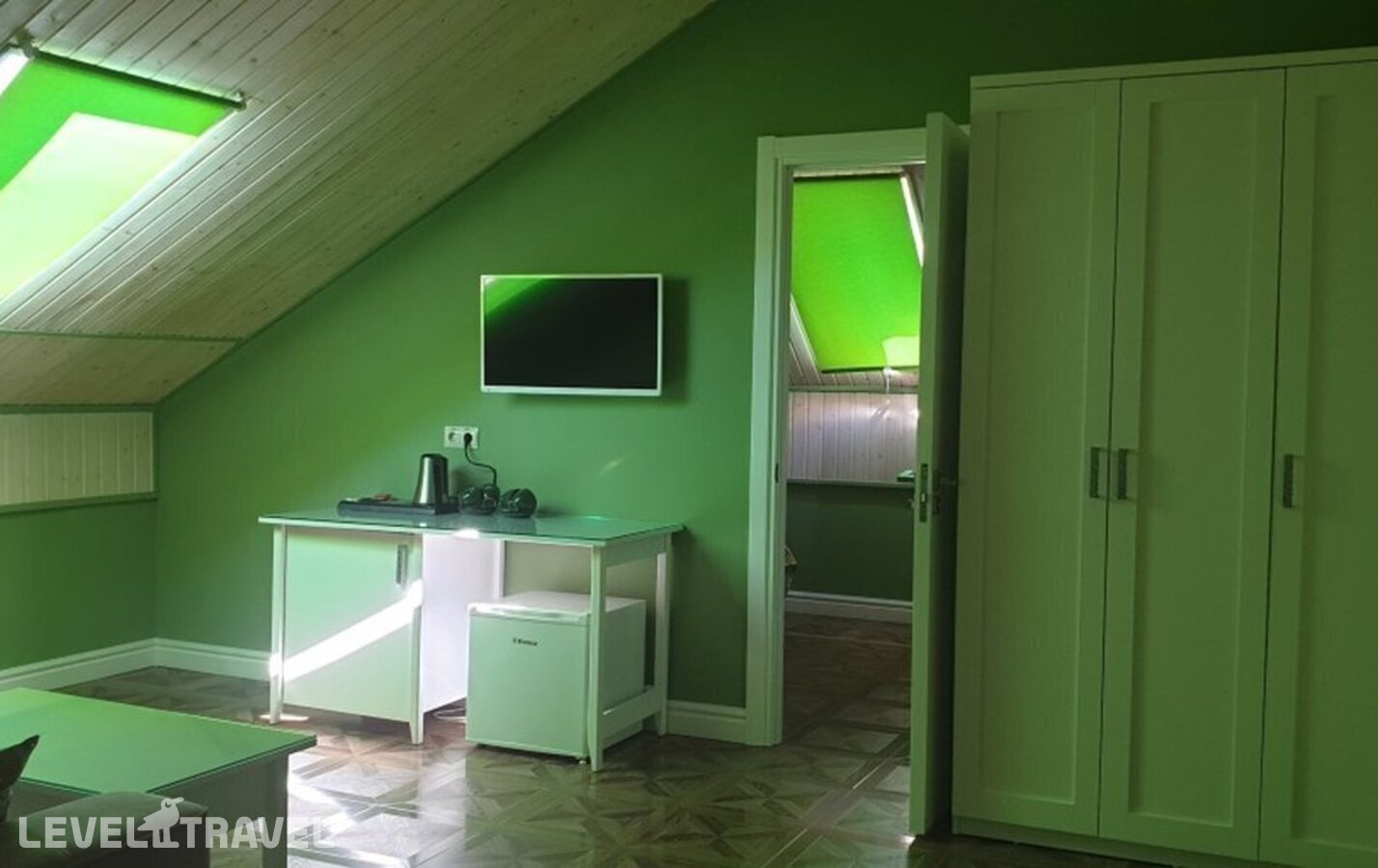 фотографии номера Мансардный номер (2 комнаты) отеля Дольче Вита Клуб (Dolce Vita Club) в Россия(Геленджик) - фото №4