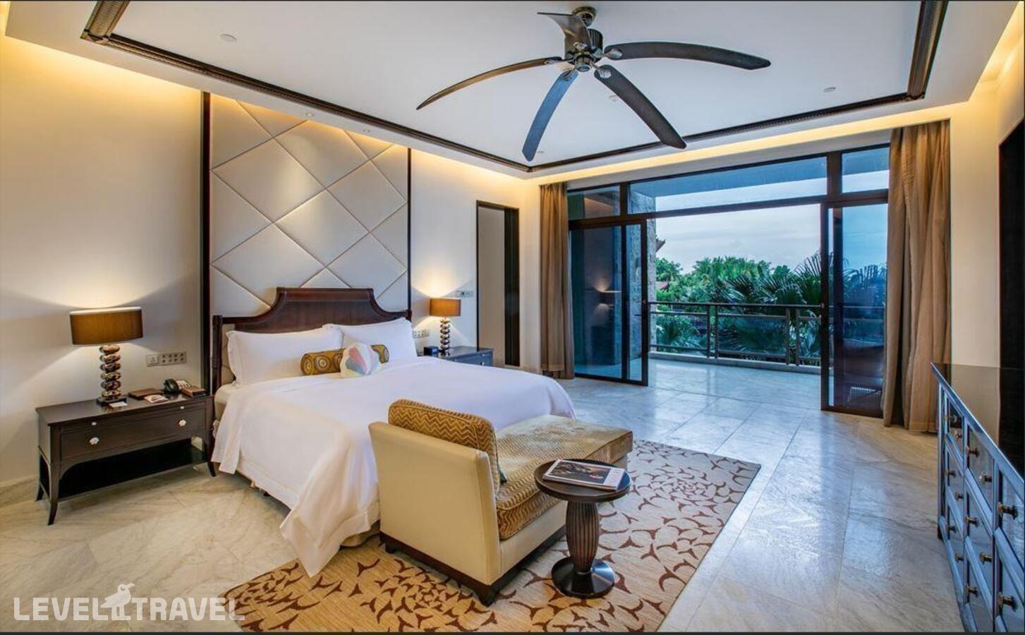 фотографии номера Семейный люкс (2 спальни) отеля The St. Regis Sanya Yalong Bay в Китай(Ялонг Бэй) - фото №1
