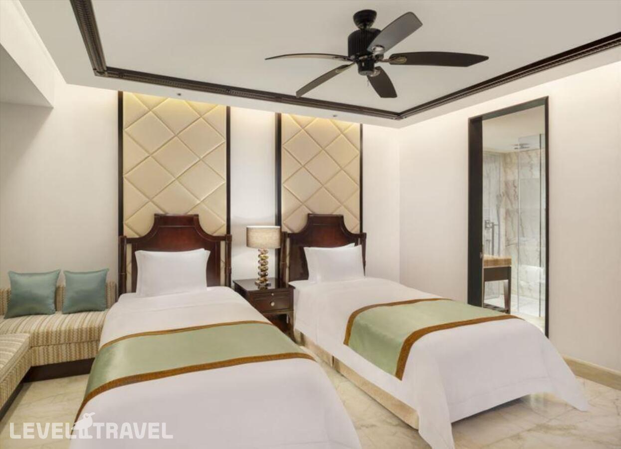фотографии номера Семейный люкс (2 спальни) отеля The St. Regis Sanya Yalong Bay в Китай(Ялонг Бэй) - фото №2