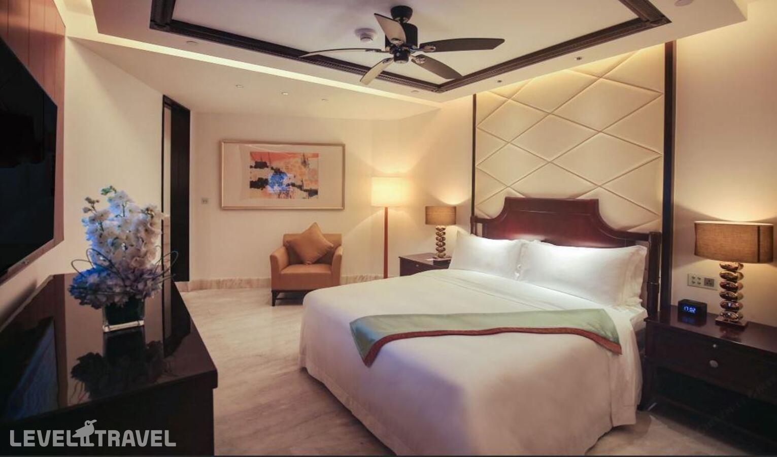 фотографии номера Семейный люкс (3 спальни) отеля The St. Regis Sanya Yalong Bay в Китай(Ялонг Бэй) - фото №2