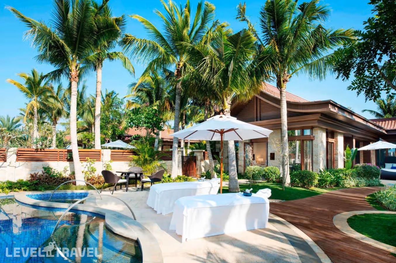 фотографии номера Вилла в саду с бассейном отеля The St. Regis Sanya Yalong Bay в Китай(Ялонг Бэй) - фото №3