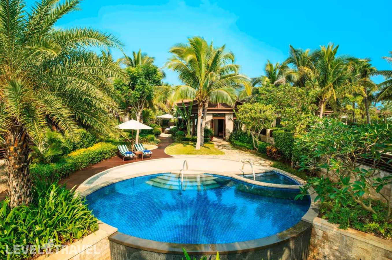 фотографии номера Вилла в саду с бассейном отеля The St. Regis Sanya Yalong Bay в Китай(Ялонг Бэй) - фото №1