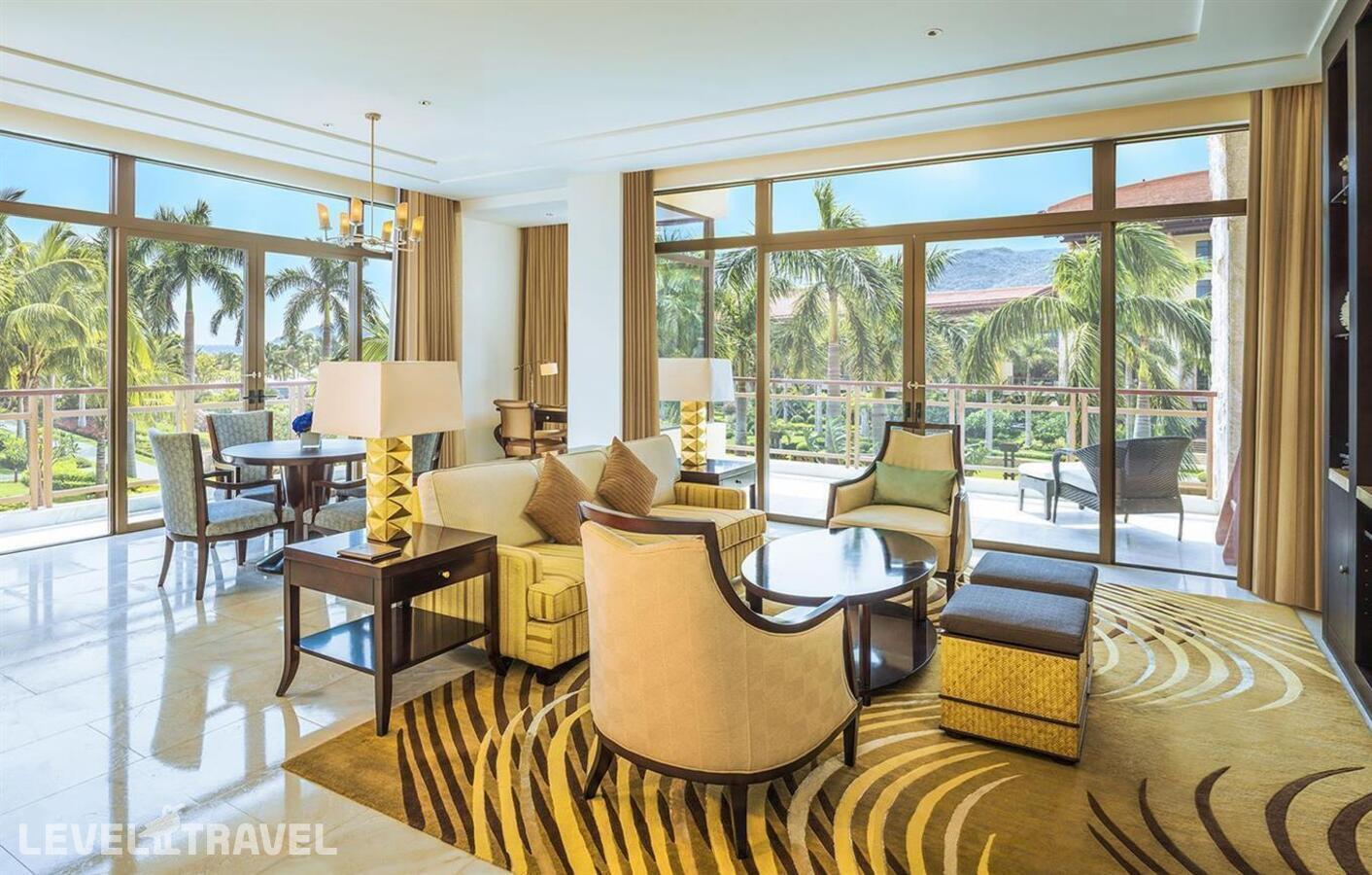 фотографии номера Семейный люкс отеля The St. Regis Sanya Yalong Bay в Китай(Ялонг Бэй) - фото №2