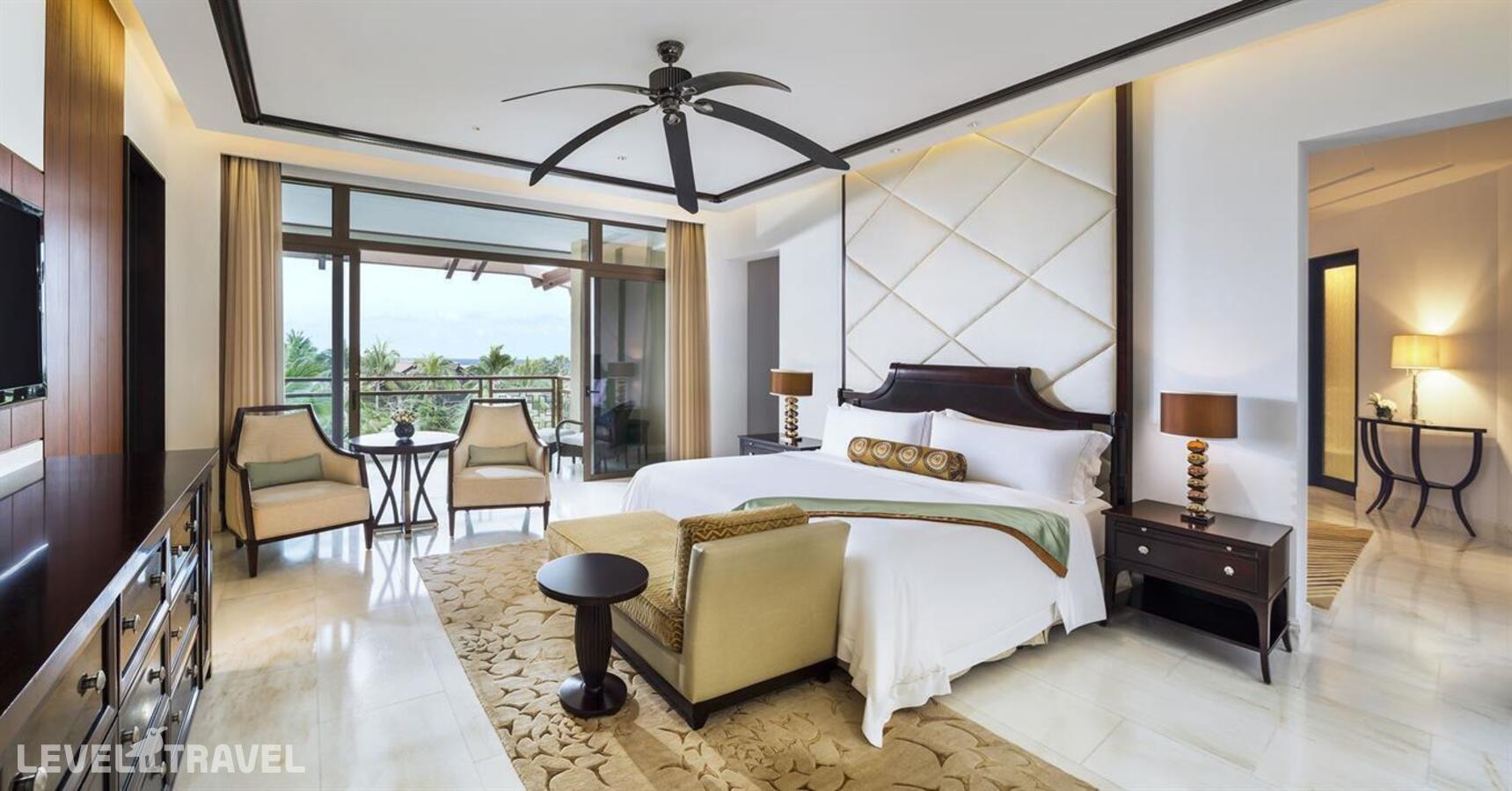 фотографии номера Семейный люкс отеля The St. Regis Sanya Yalong Bay в Китай(Ялонг Бэй) - фото №1