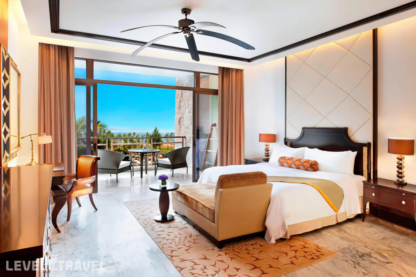 фотографии номера Гранд с видом на океан отеля The St. Regis Sanya Yalong Bay в Китай(Ялонг Бэй) - фото №1