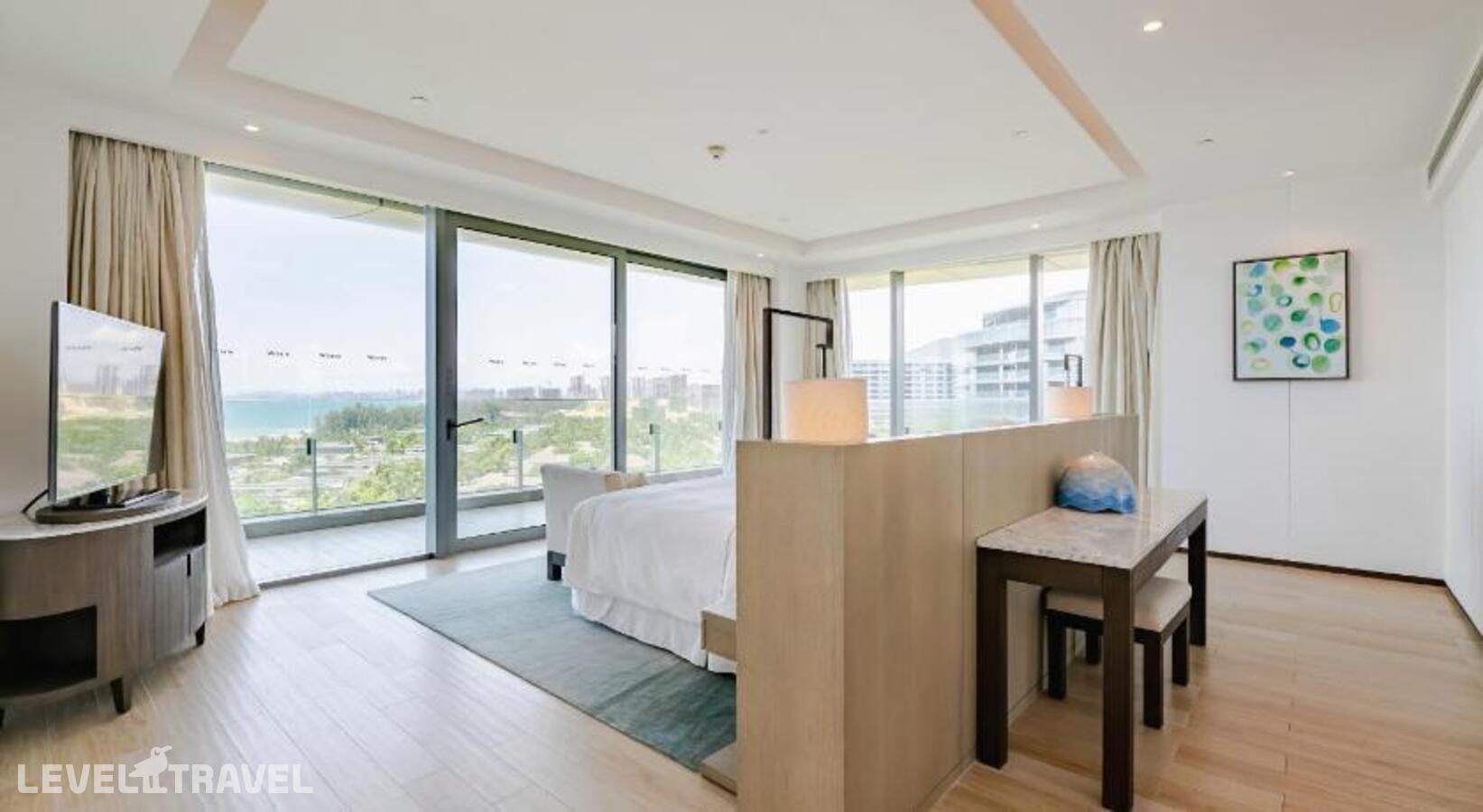 фотографии номера Люкс с балконом и с видом на океан отеля The Westin Blue Bay Resort& Spa в Китай(Бухта чистой воды) - фото №3