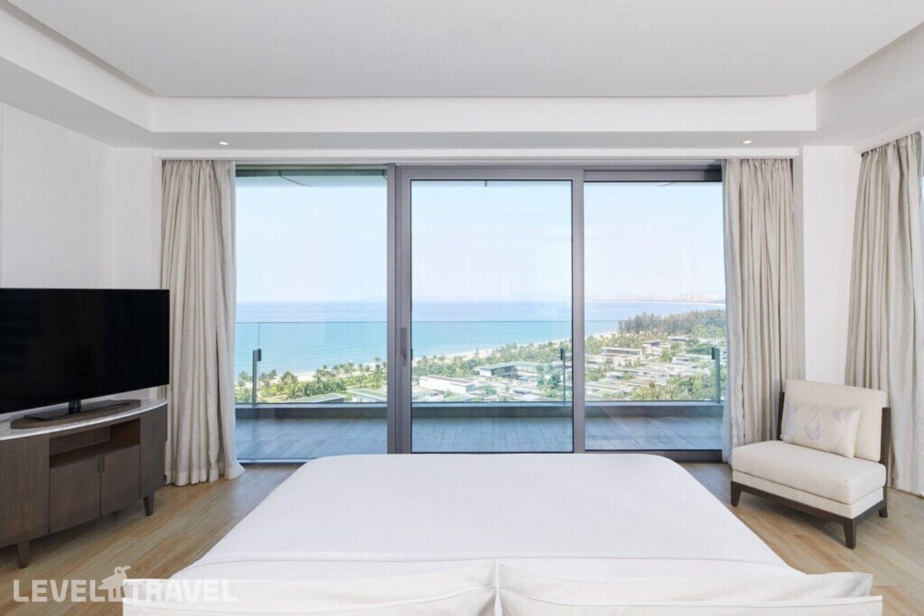 фотографии номера Люкс с балконом и с видом на океан отеля The Westin Blue Bay Resort& Spa в Китай(Бухта чистой воды) - фото №2