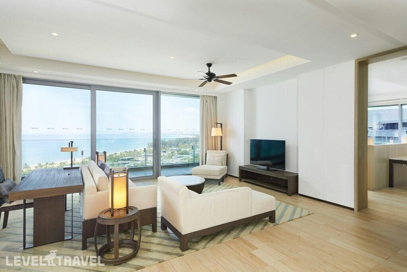 фотографии номера Люкс с балконом и с видом на океан отеля The Westin Blue Bay Resort& Spa в Китай(Бухта чистой воды) - фото №6